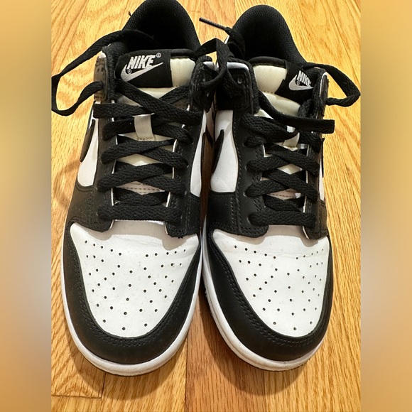 Low dunks - Picture 1 of 8
